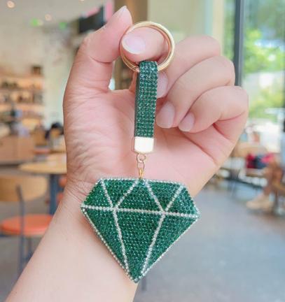 Cross‑border Creative Keychain, Diamond‑Shaped Pendant, Rhinestone Accessory for Car & Bag, Rhinestone‑encrusted Design, Car Gift Wholesale