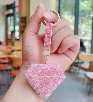 Cross‑border Creative Keychain, Diamond‑Shaped Pendant, Rhinestone Accessory for Car & Bag, Rhinestone‑encrusted Design, Car Gift Wholesale